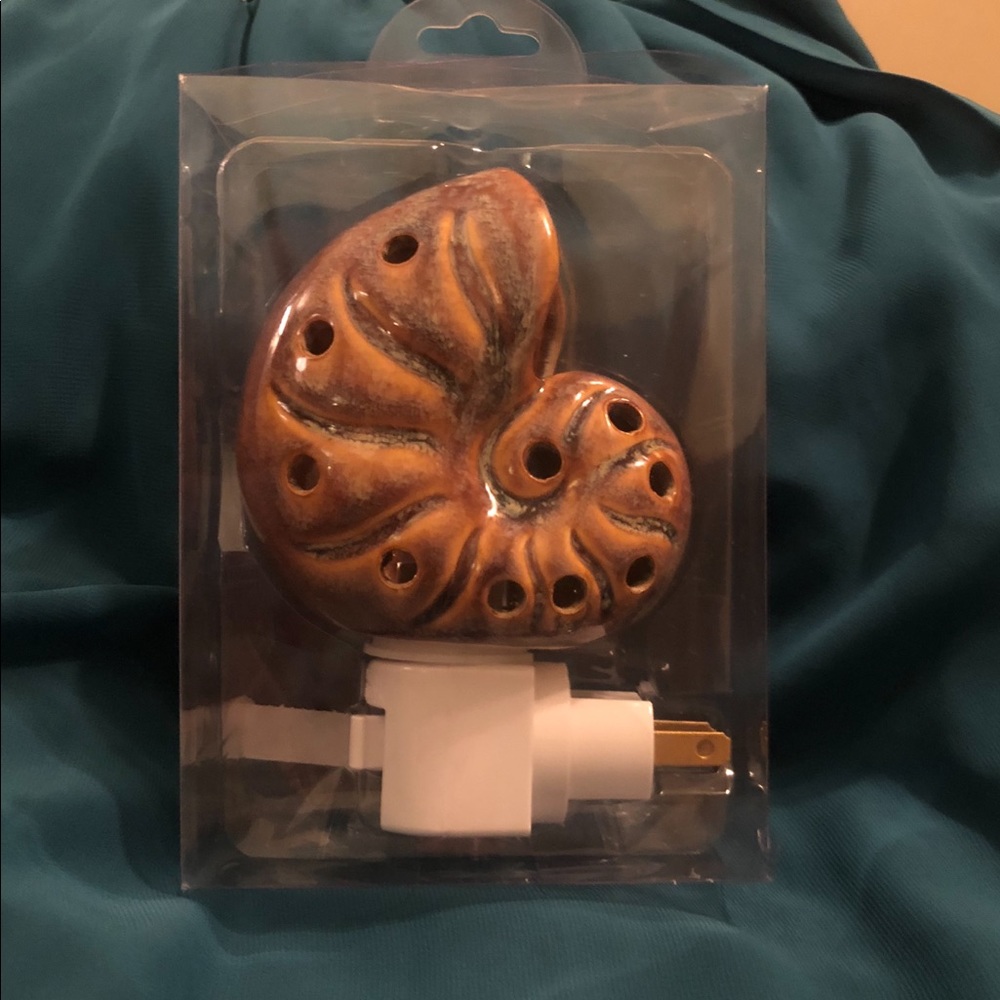 Sea Shell Ceramic Night Light - Picture 5 of 5